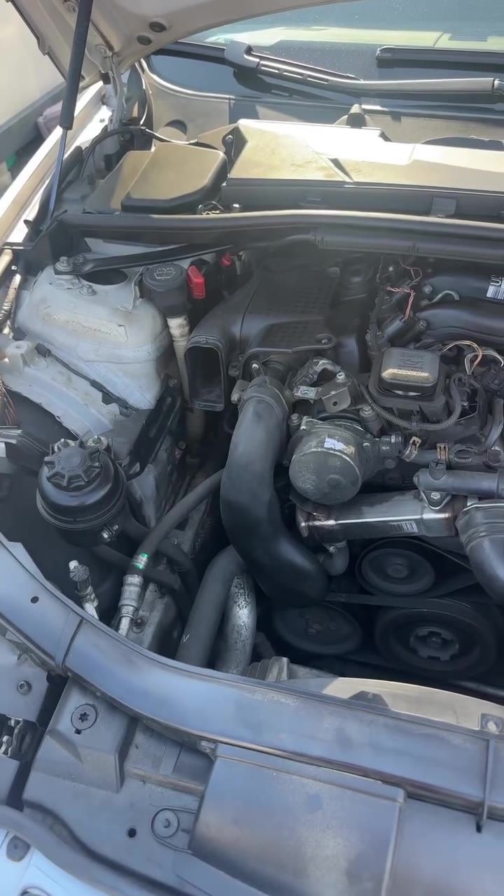 Motorraum eines BMW